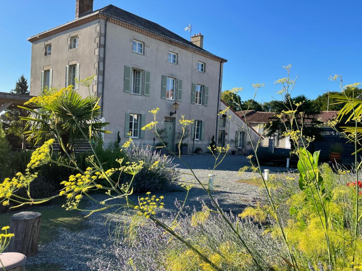 Maison Hirondelles Hôtes Mezieres-sur-Issoire Exterior foto